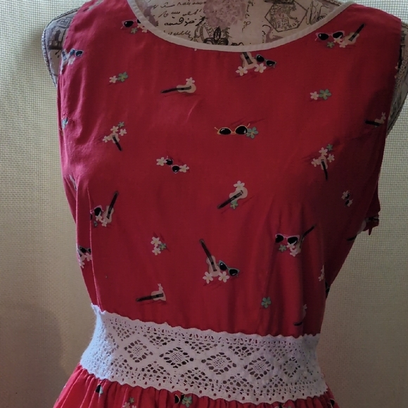 Coral Sleeveless Dress with Lace Detail - Picture 2 of 5